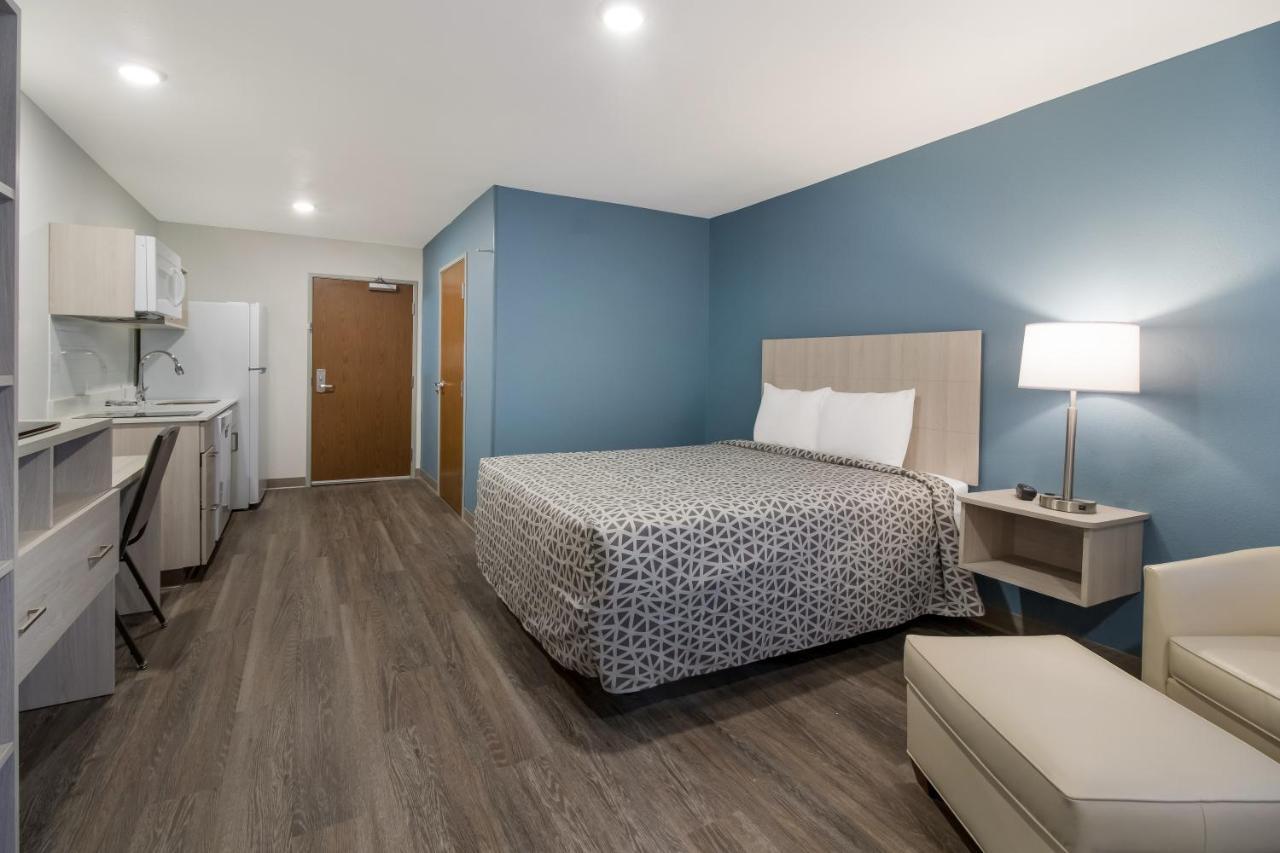 Woodspring Suites Detroit Sterling Heights Exterior photo