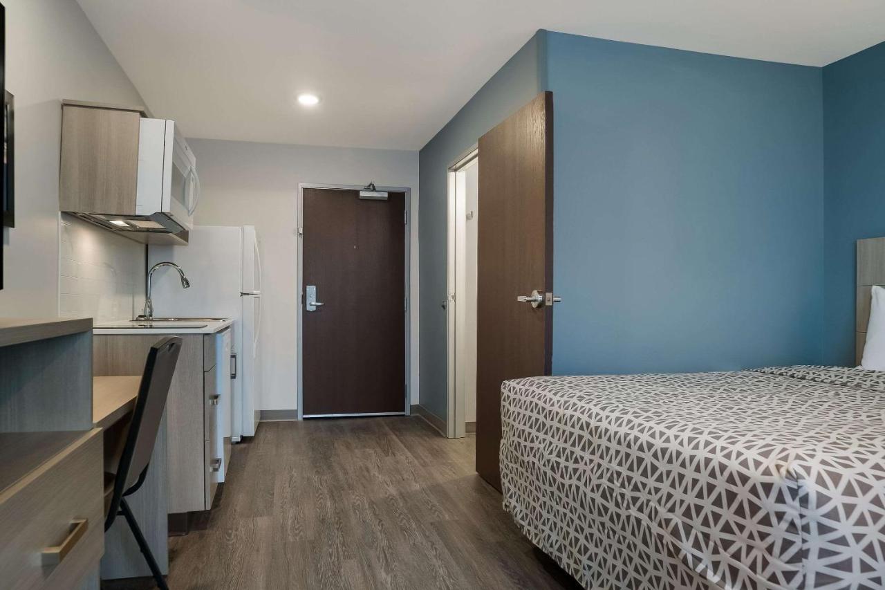Woodspring Suites Detroit Sterling Heights Exterior photo