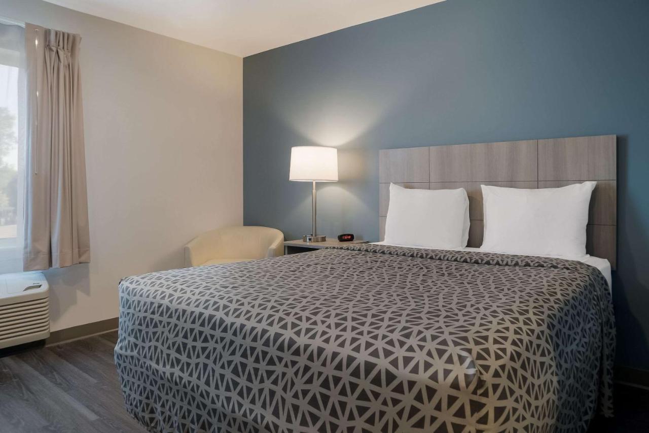 Woodspring Suites Detroit Sterling Heights Exterior photo