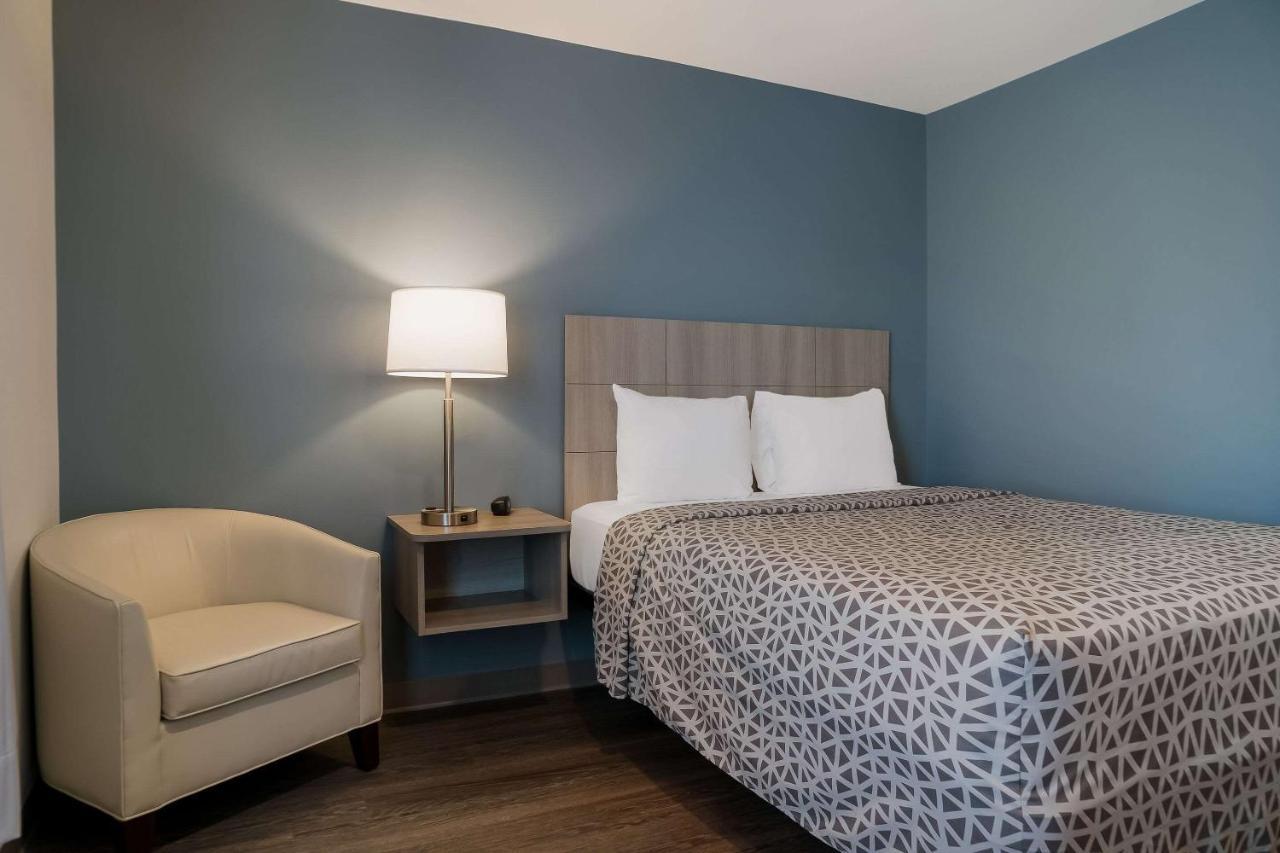 Woodspring Suites Detroit Sterling Heights Exterior photo
