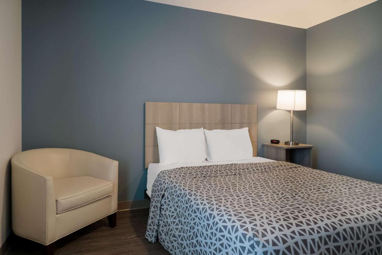 Woodspring Suites Detroit Sterling Heights Exterior photo